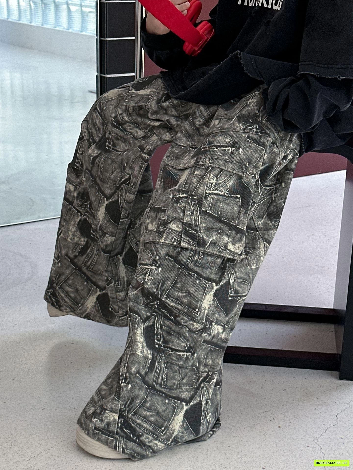 QUẦN TÚI HỘP HỌA TIẾT ĐỘC LẠ