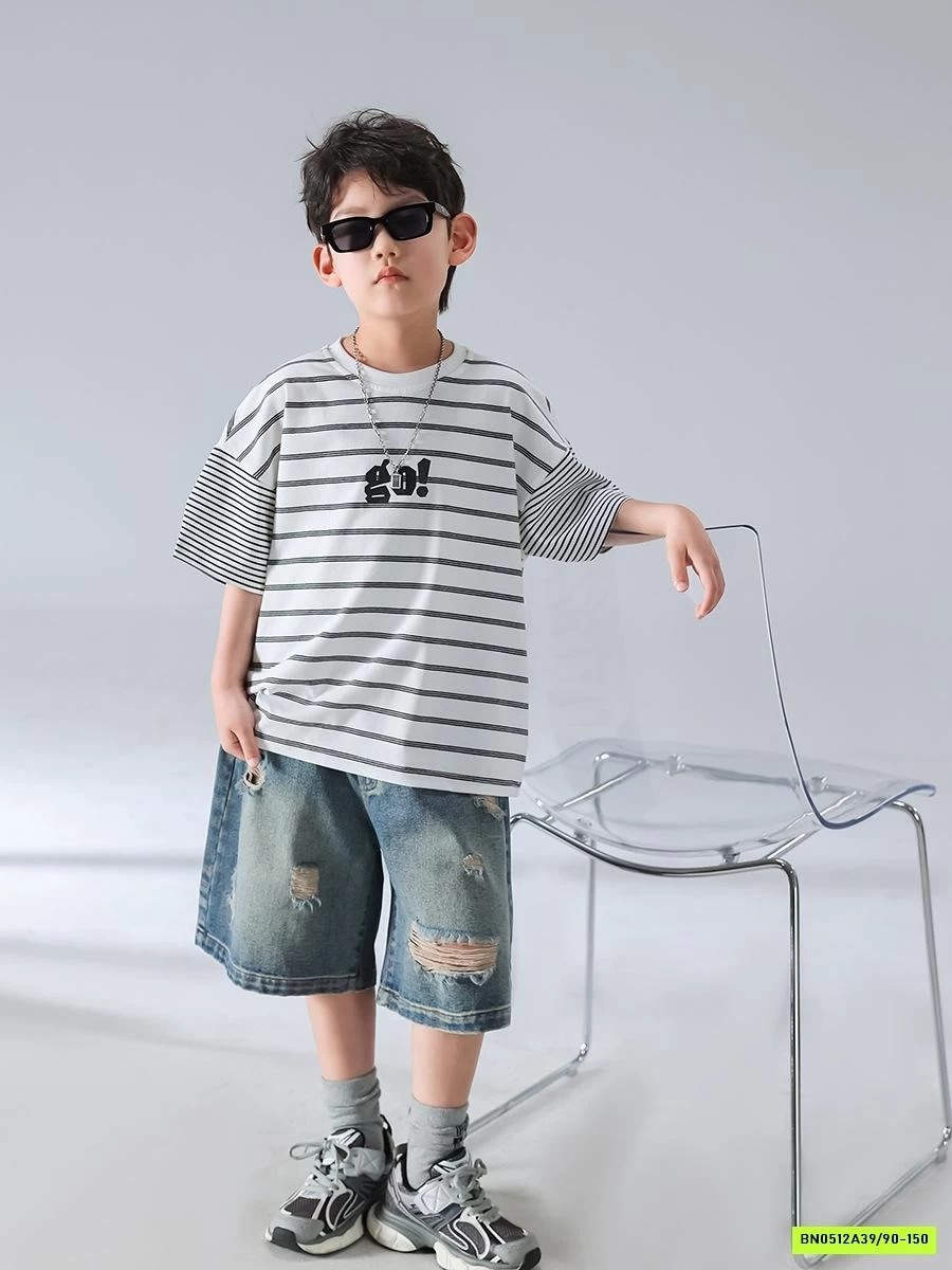 SHORT JEANS RÁCH THÊU CHỮ TÚI SAU