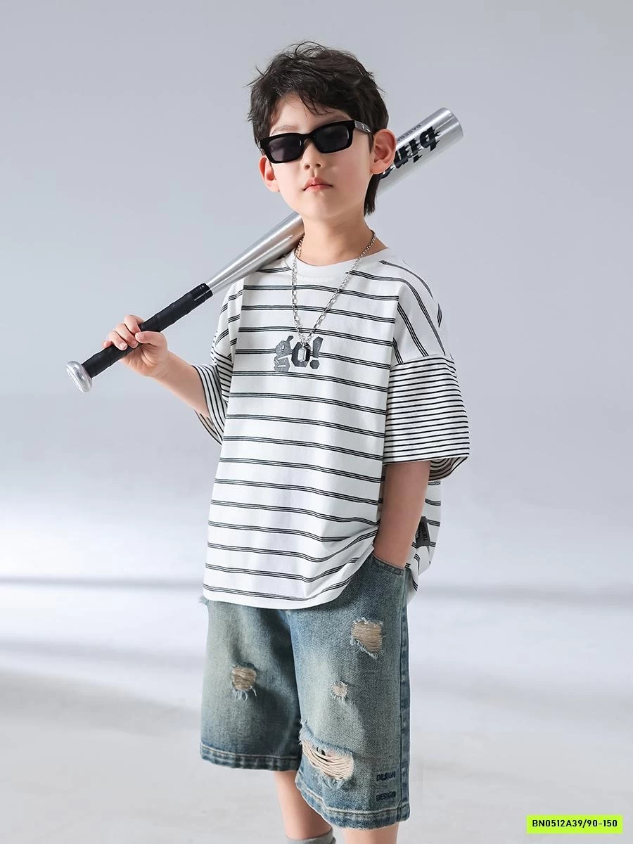 SHORT JEANS RÁCH THÊU CHỮ TÚI SAU