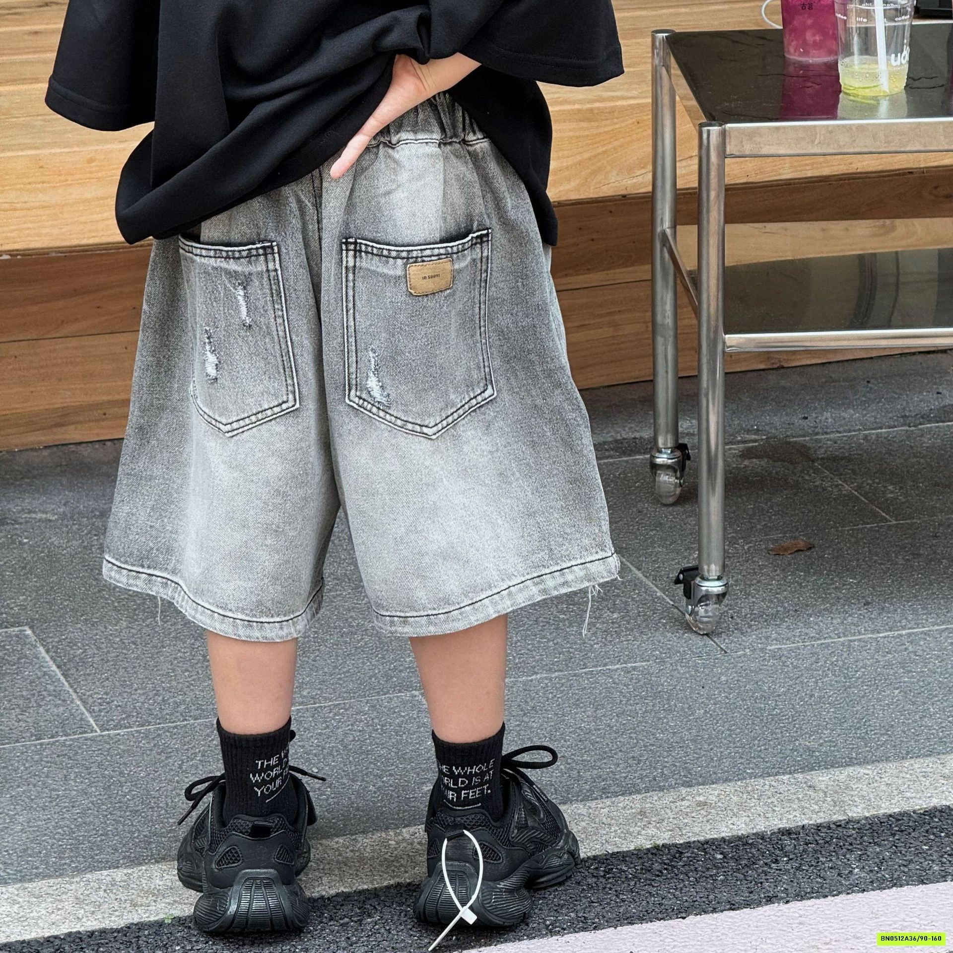 SHORT JEANS ĐEN BẠC MÀU RÁCH GỐI FANSHU