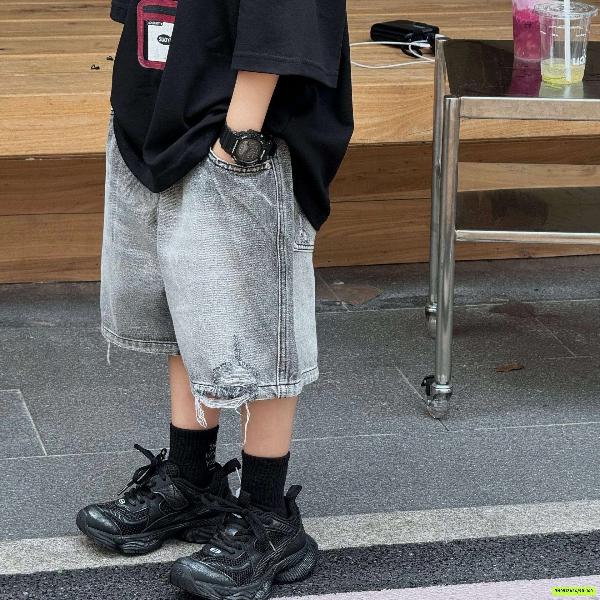 SHORT JEANS ĐEN BẠC MÀU RÁCH GỐI FANSHU