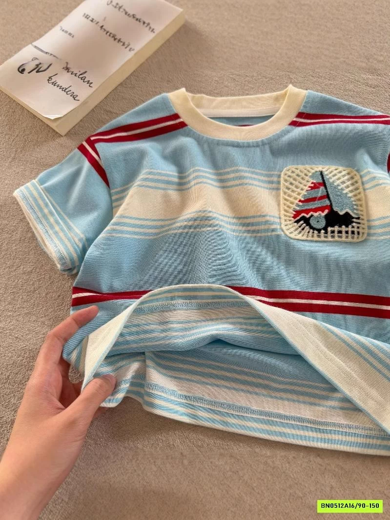 ÁO THUN KẺ XANH THÊU THUYỀN