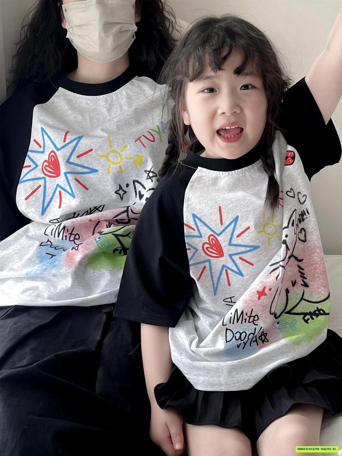 ÁO PHỐI MÀU TAY IN HÌNH MẸ BÉ