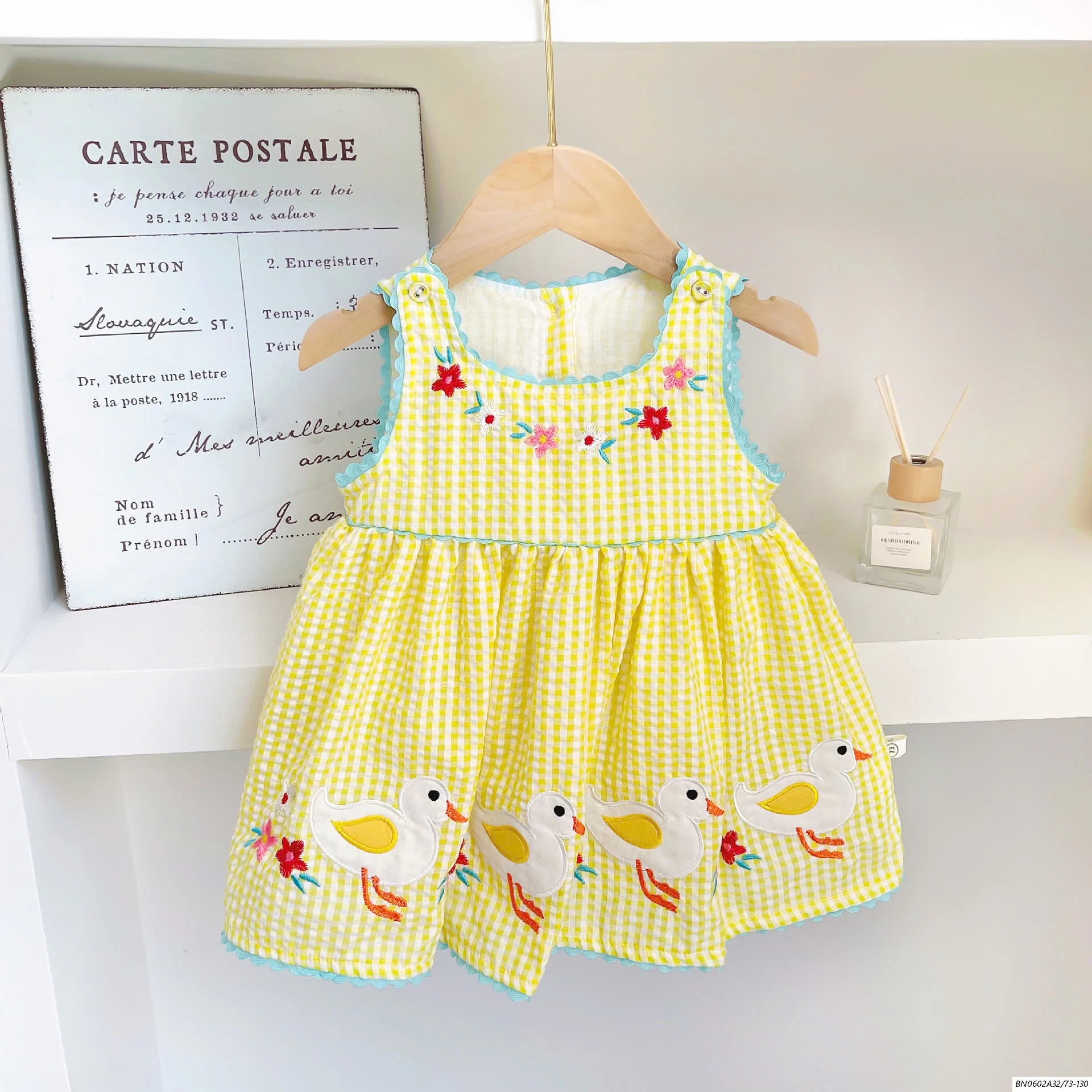 ĐẦM CARO VÀNG THÊU VỊT CON