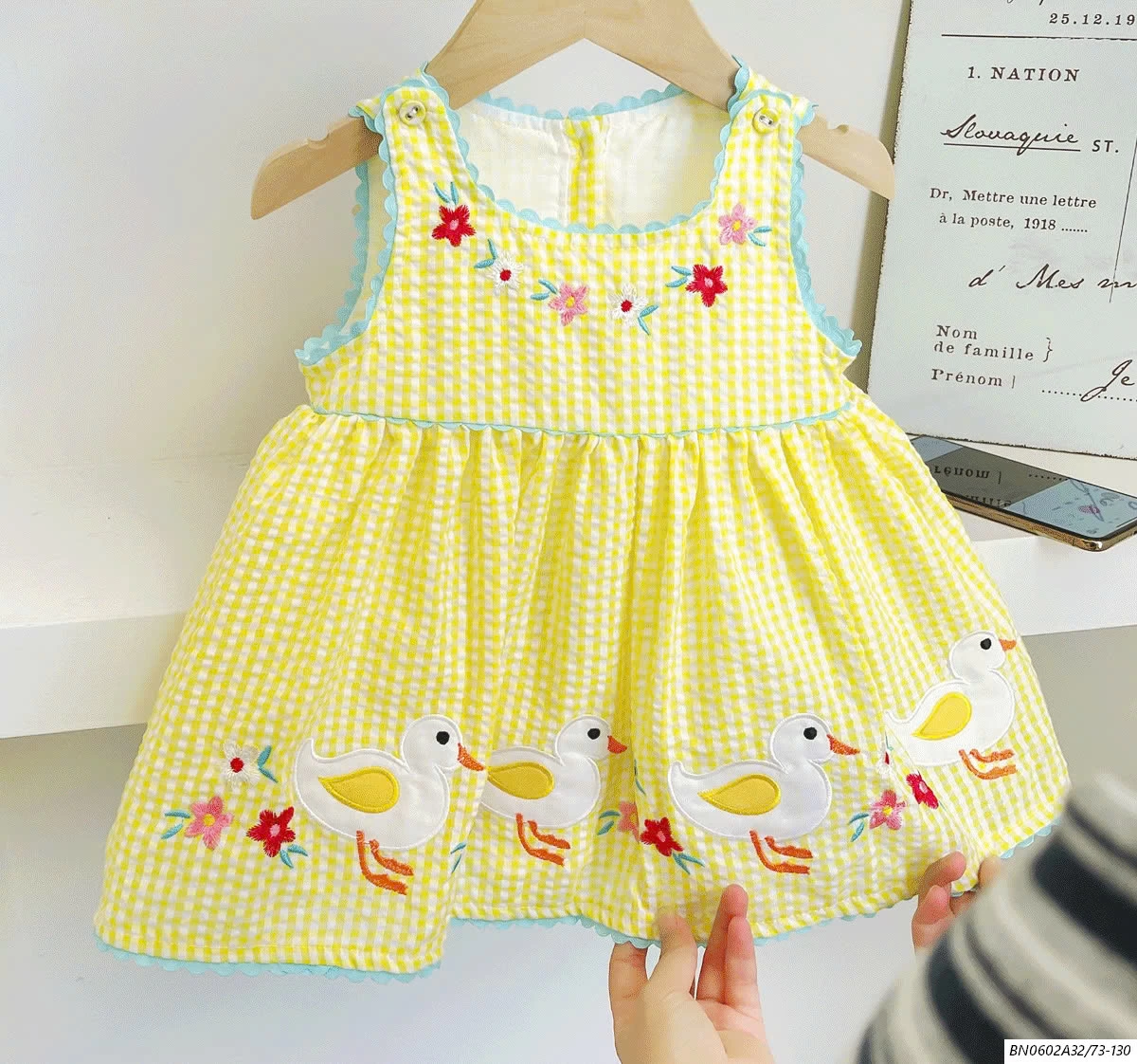 ĐẦM CARO VÀNG THÊU VỊT CON