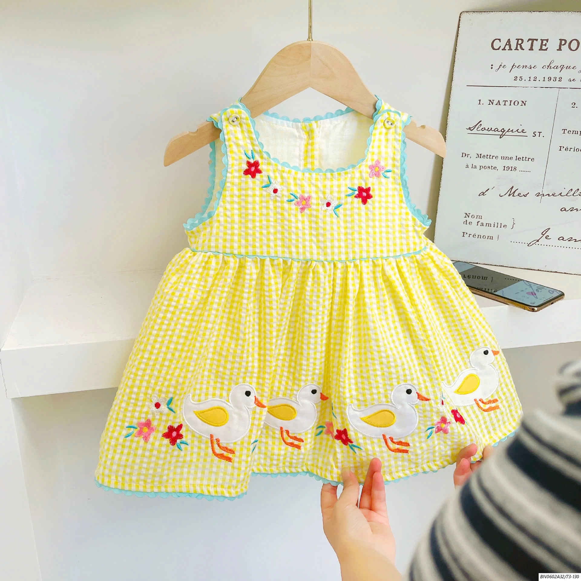 ĐẦM CARO VÀNG THÊU VỊT CON