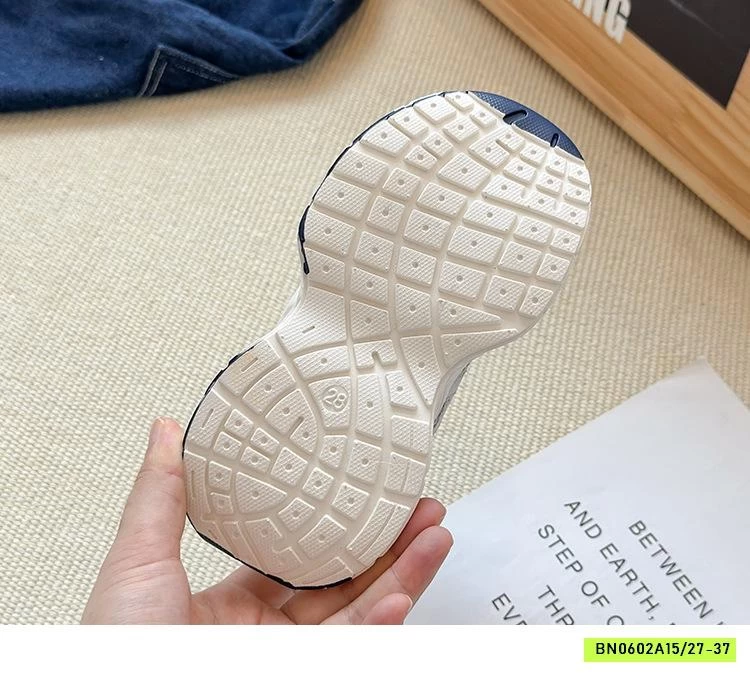 GIÀY THỂ THAO NAI CÁ TÍNH