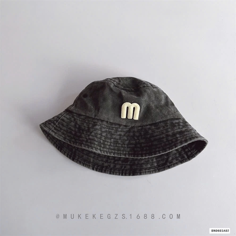 MŨ BÈO LOANG THÊU CHỮ M