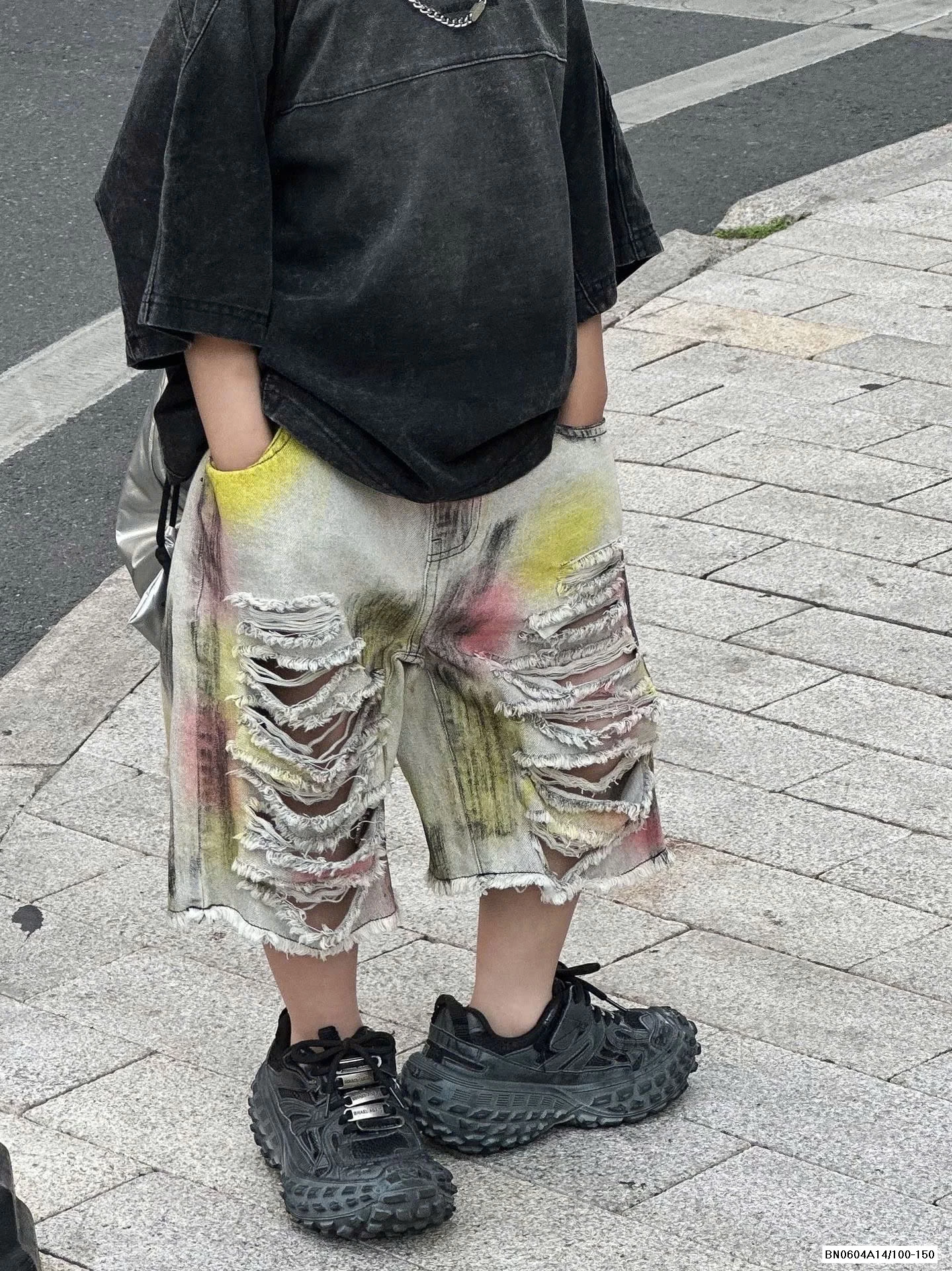 ÁO ĐEN MIX SHORT JEANS RÁCH