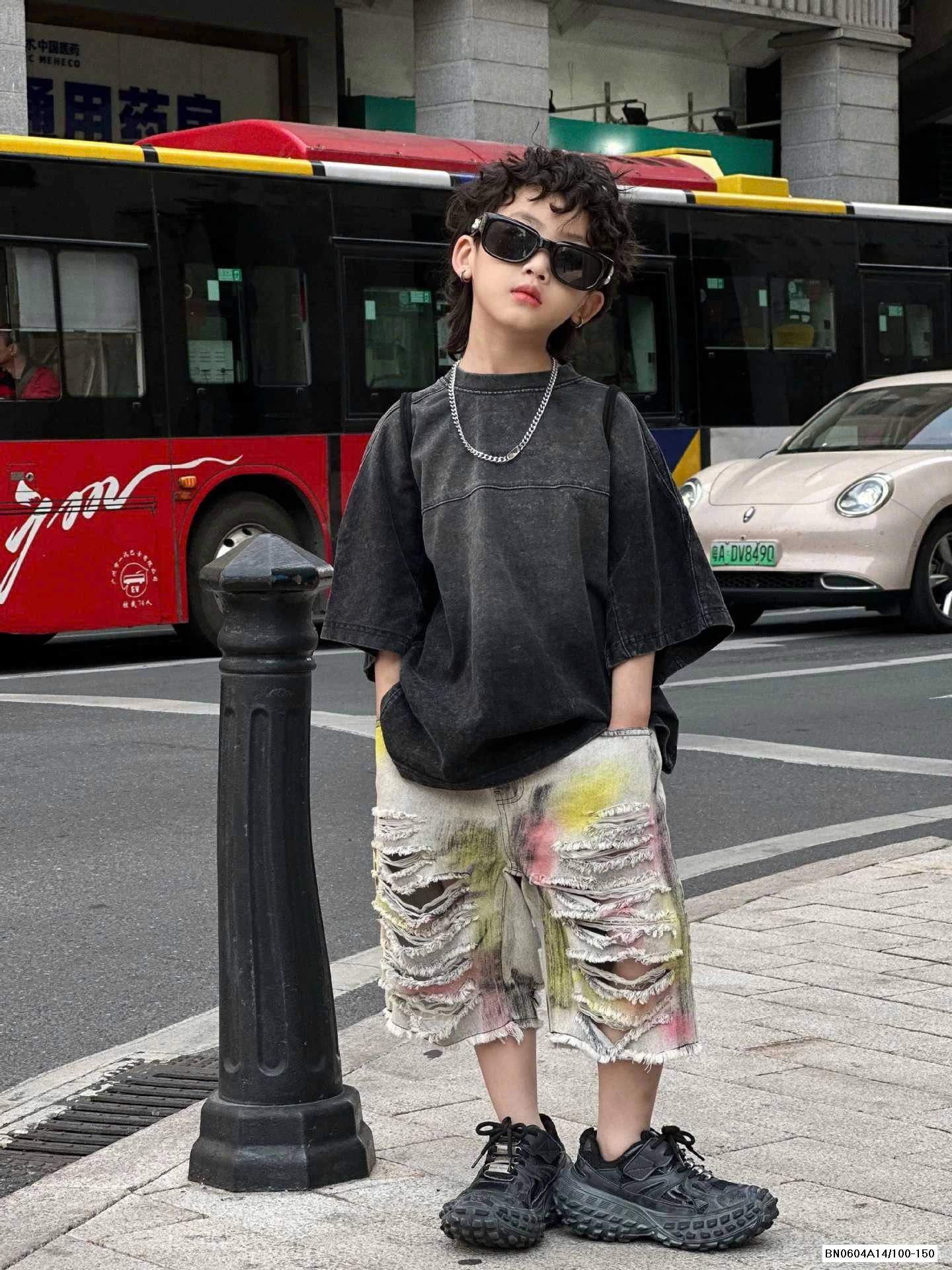 ÁO ĐEN MIX SHORT JEANS RÁCH