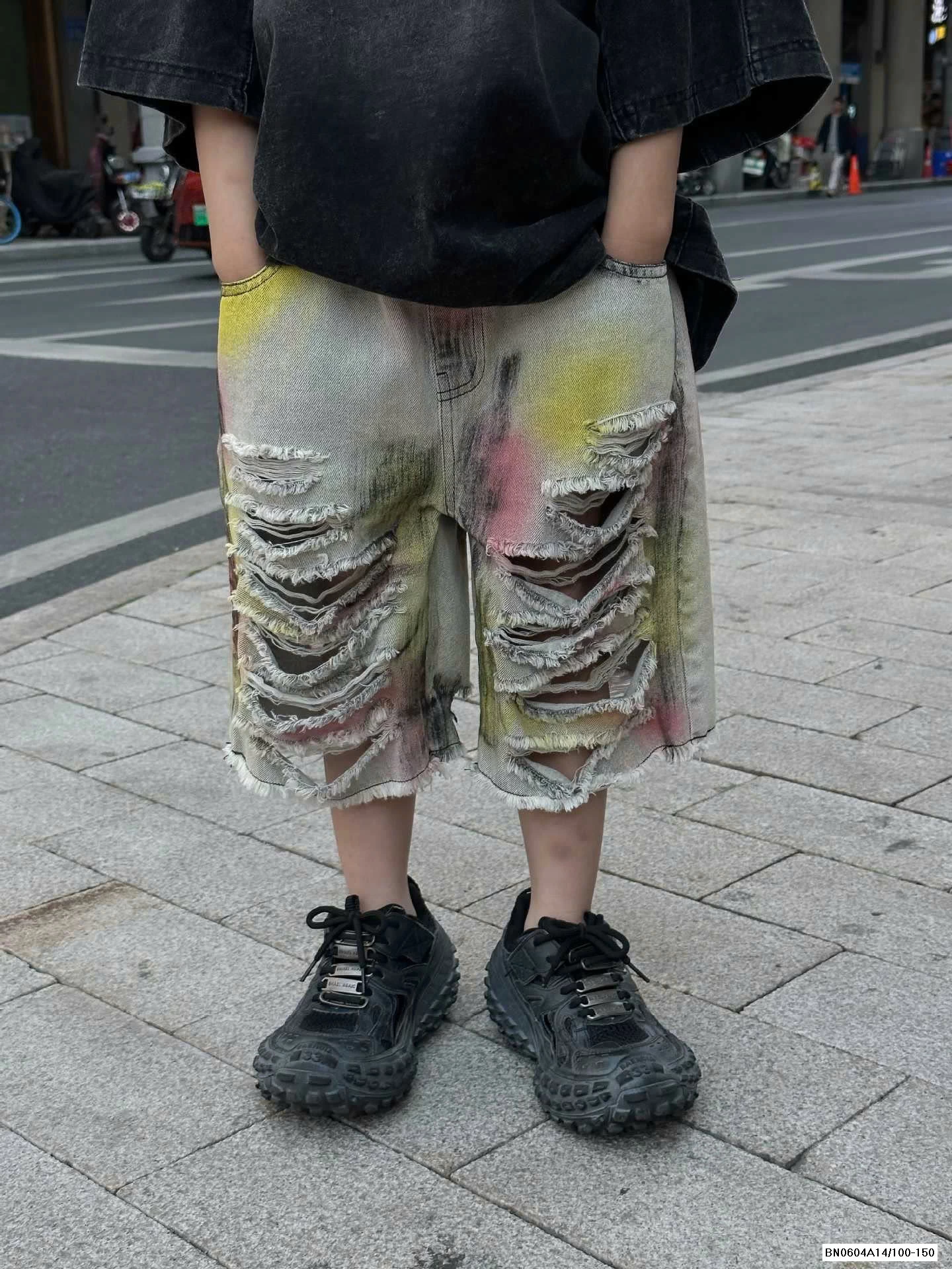 ÁO ĐEN MIX SHORT JEANS RÁCH