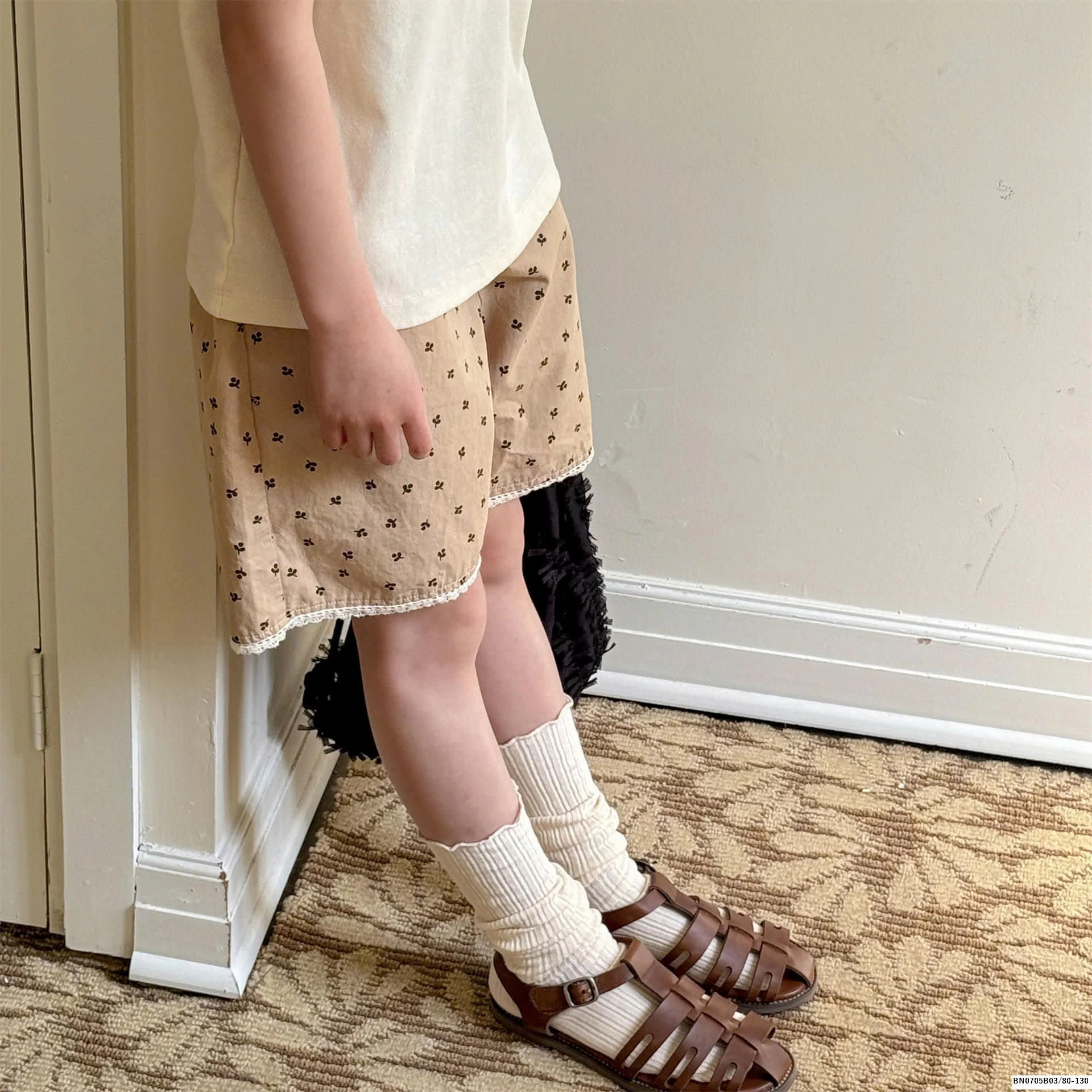 SHORT THÔ IN HOA NHÍ  VIỀN REN ADBABY