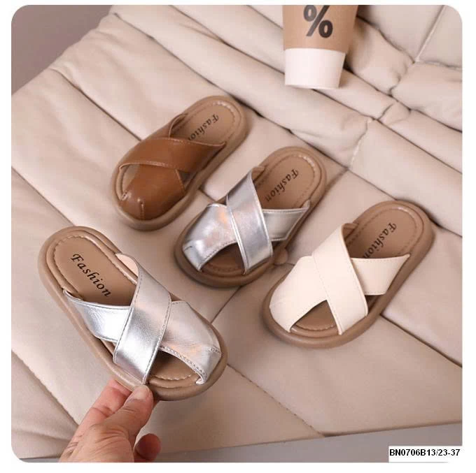 DÉP LÊ BIT MŨI QUAI CHÉO