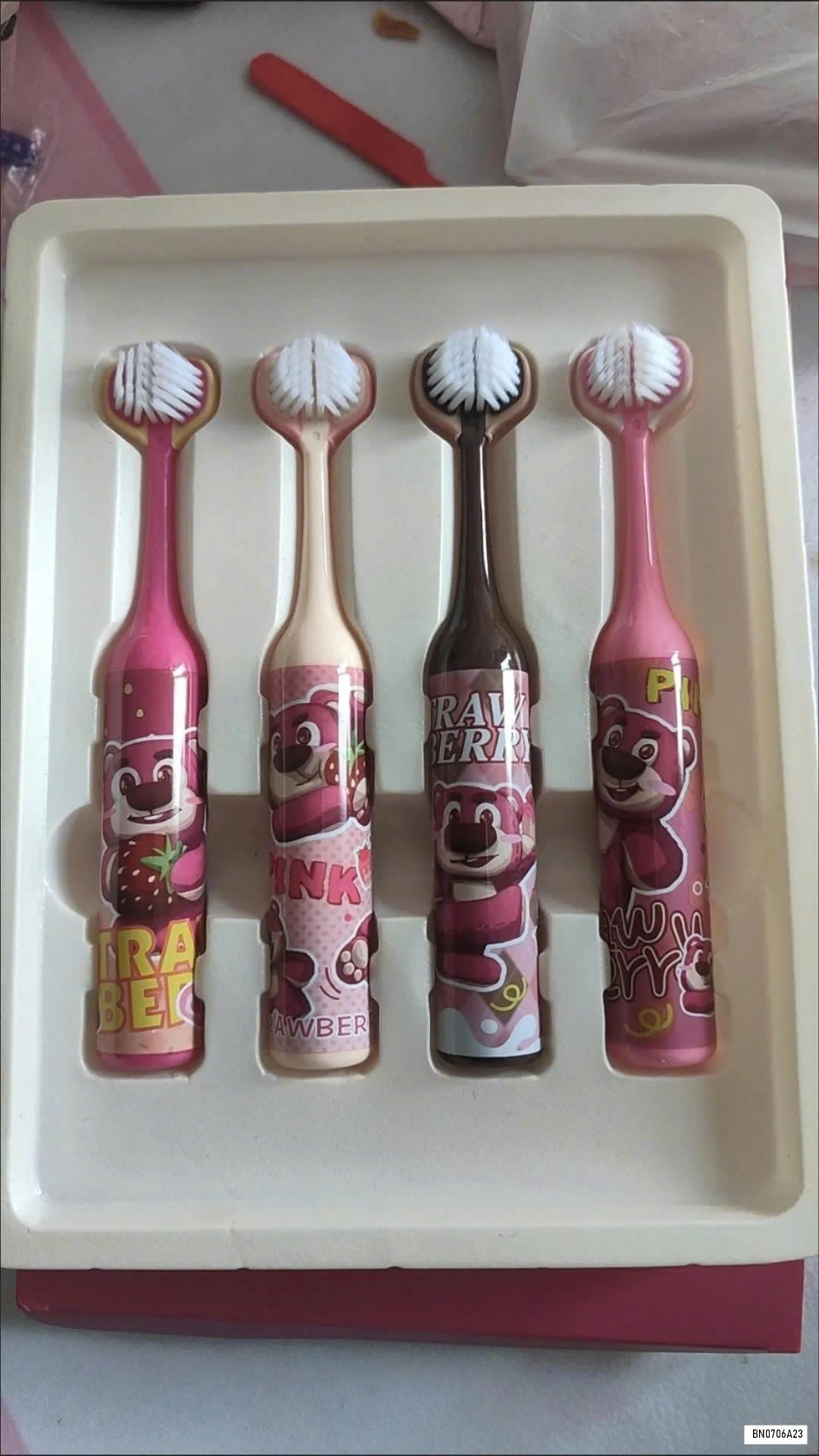 SÉT 4 BÀN CHẢI 360 ĐỘ GẤU DÂU