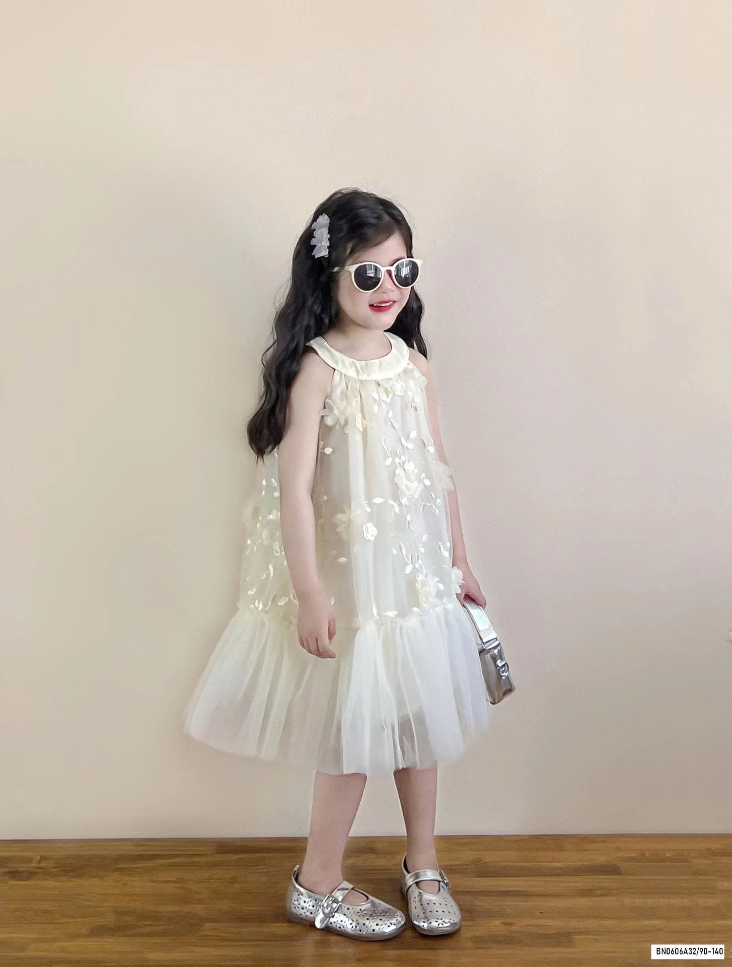 MAXI VOAN CỔ YẾM THÊU HOA