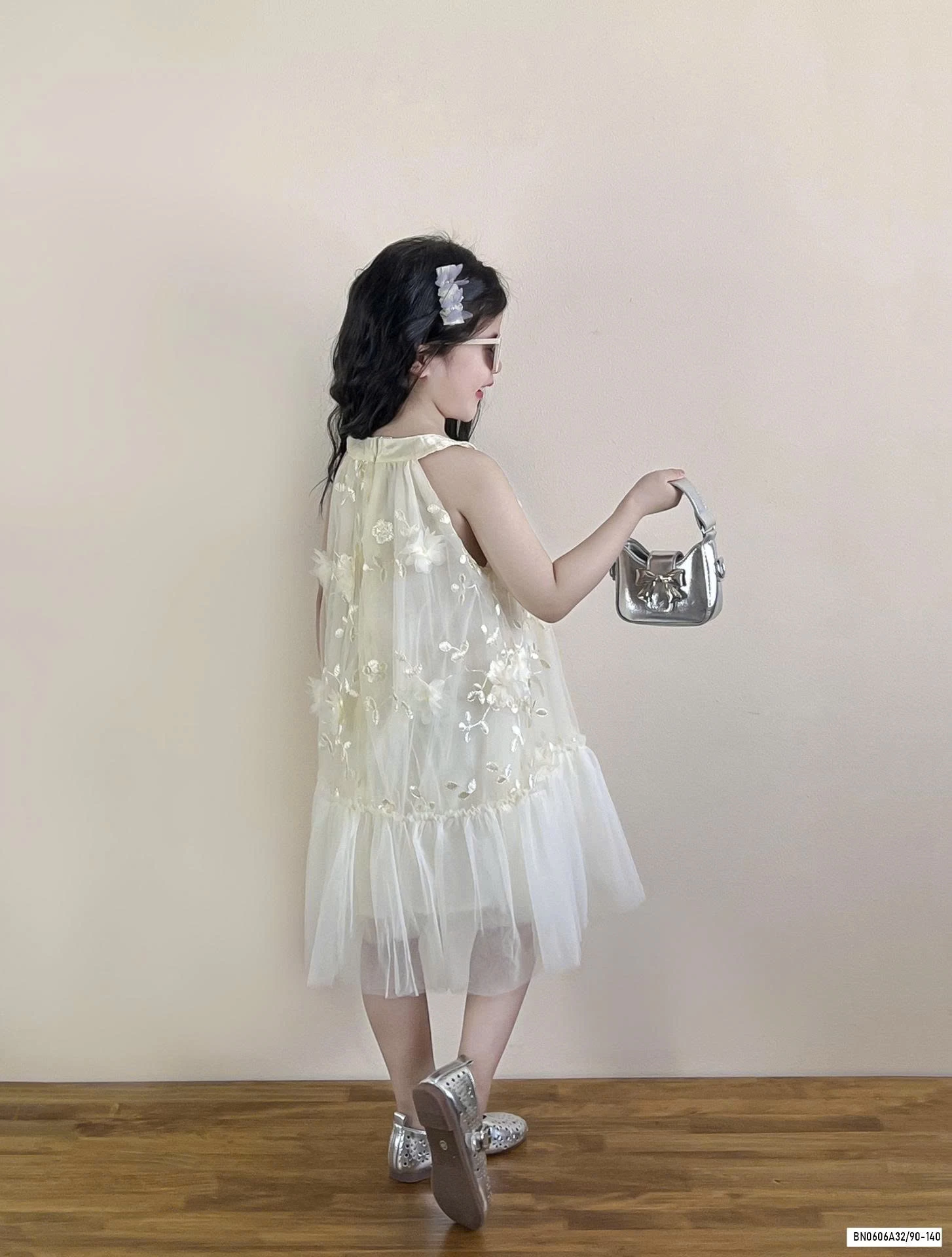 MAXI VOAN CỔ YẾM THÊU HOA