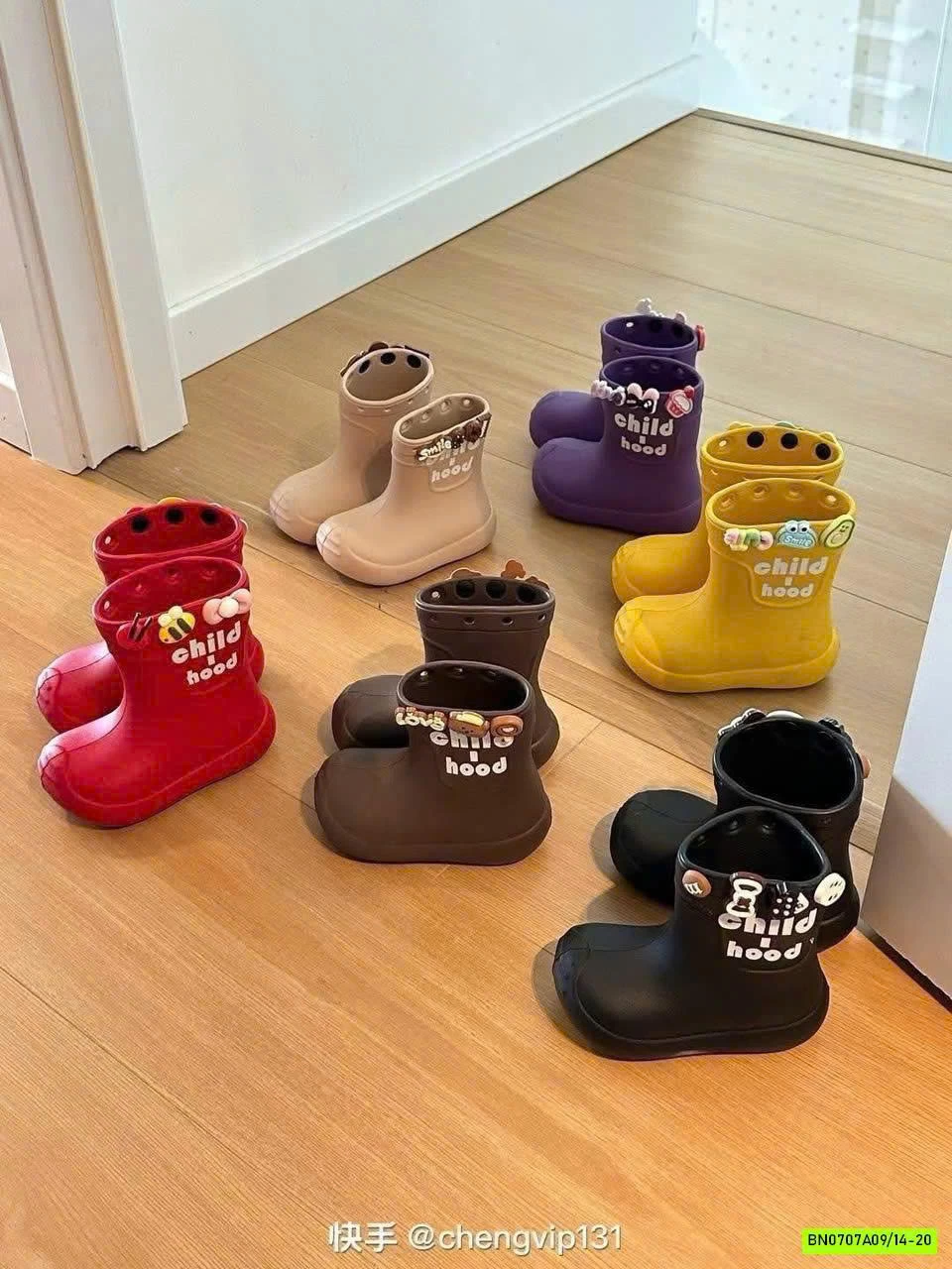 ỦNG ĐI MƯA GẮN STICKER