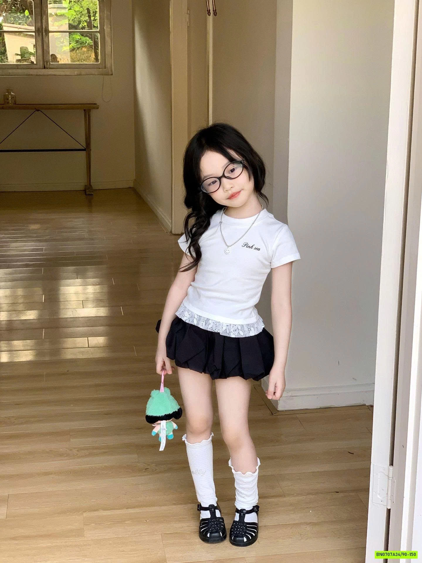 ÁO THUN VIỀN REN MIX QUẦN BÍ