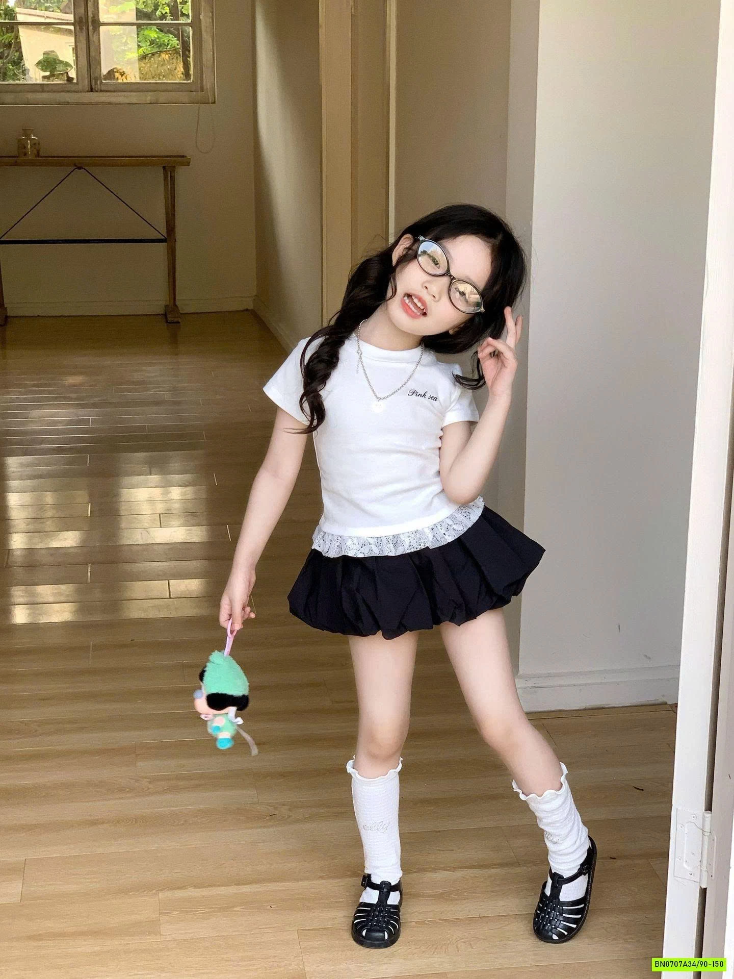 ÁO THUN VIỀN REN MIX QUẦN BÍ