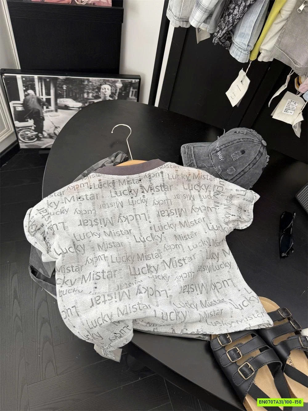 ÁO THUN GIẤY CHỮ LUCKY