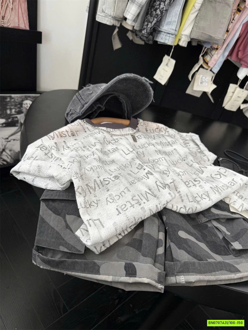 ÁO THUN GIẤY CHỮ LUCKY