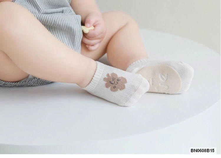 SÉT 5 Đ TẤT CHỐNG TRƯỢT CHO BÉ