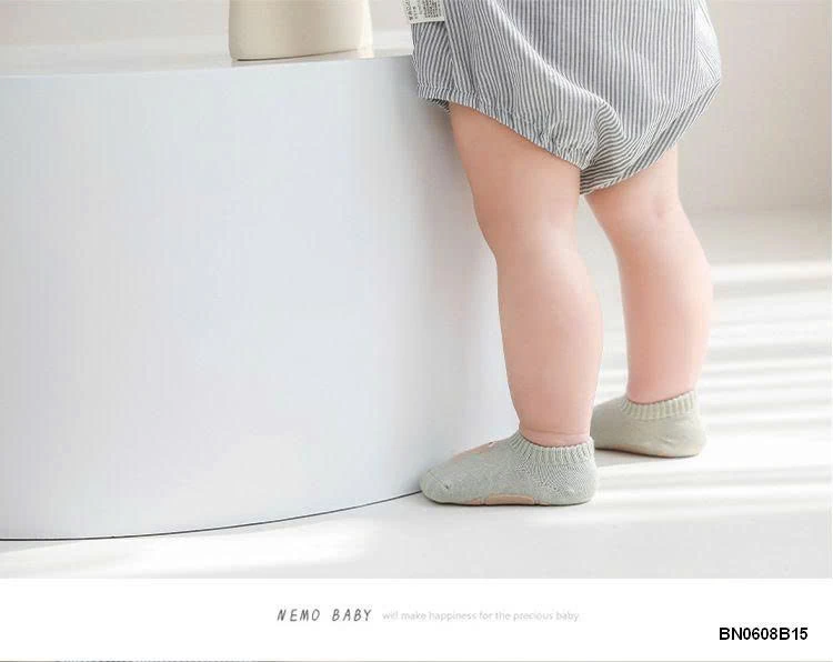 SÉT 5 Đ TẤT CHỐNG TRƯỢT CHO BÉ