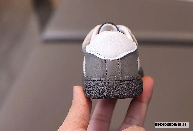 GIÀY THỂ THAO 2 VẠCH SZ NHÍ