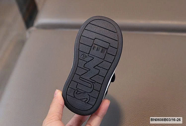 GIÀY THỂ THAO QUAI DÁN SZ NHÍ