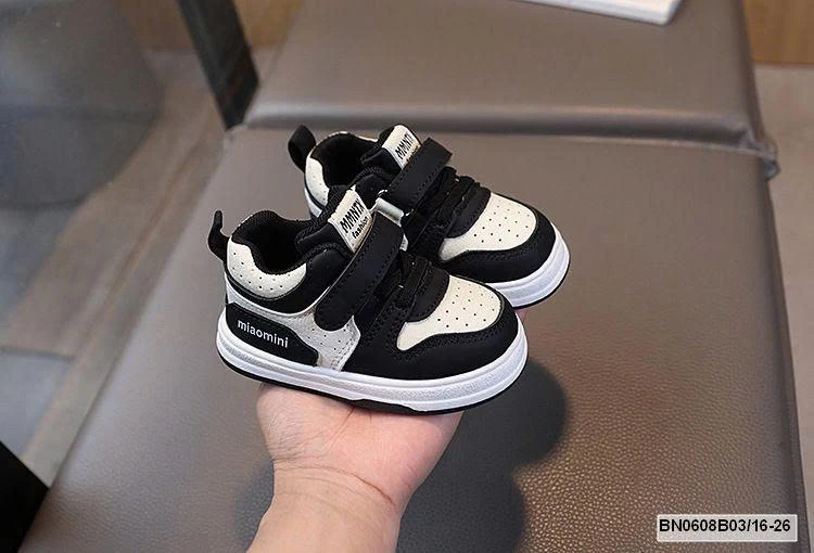 GIÀY THỂ THAO QUAI DÁN SZ NHÍ