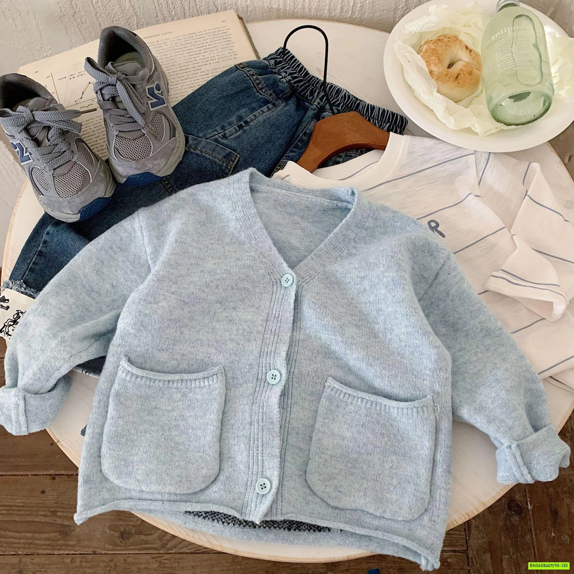 KHOÁC LEN XANH IN HÌNH CÚN