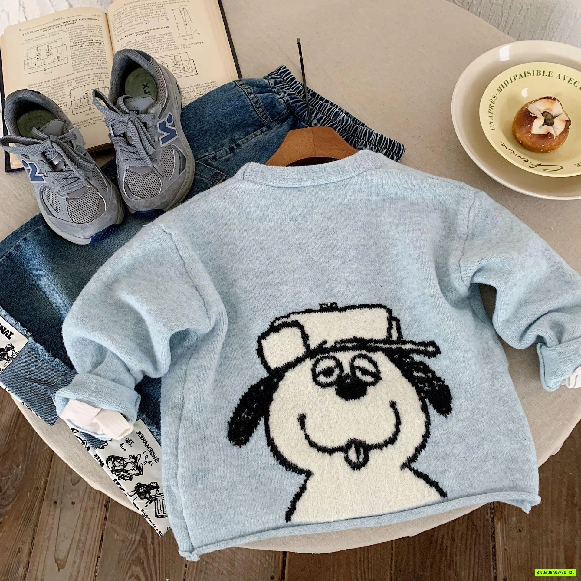 KHOÁC LEN XANH IN HÌNH CÚN