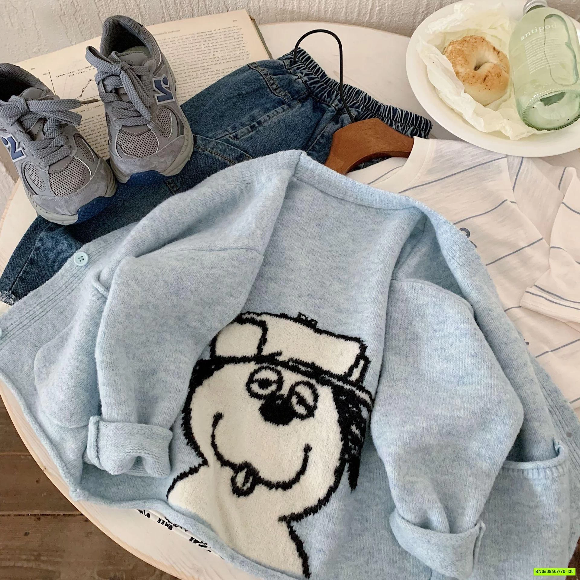 KHOÁC LEN XANH IN HÌNH CÚN