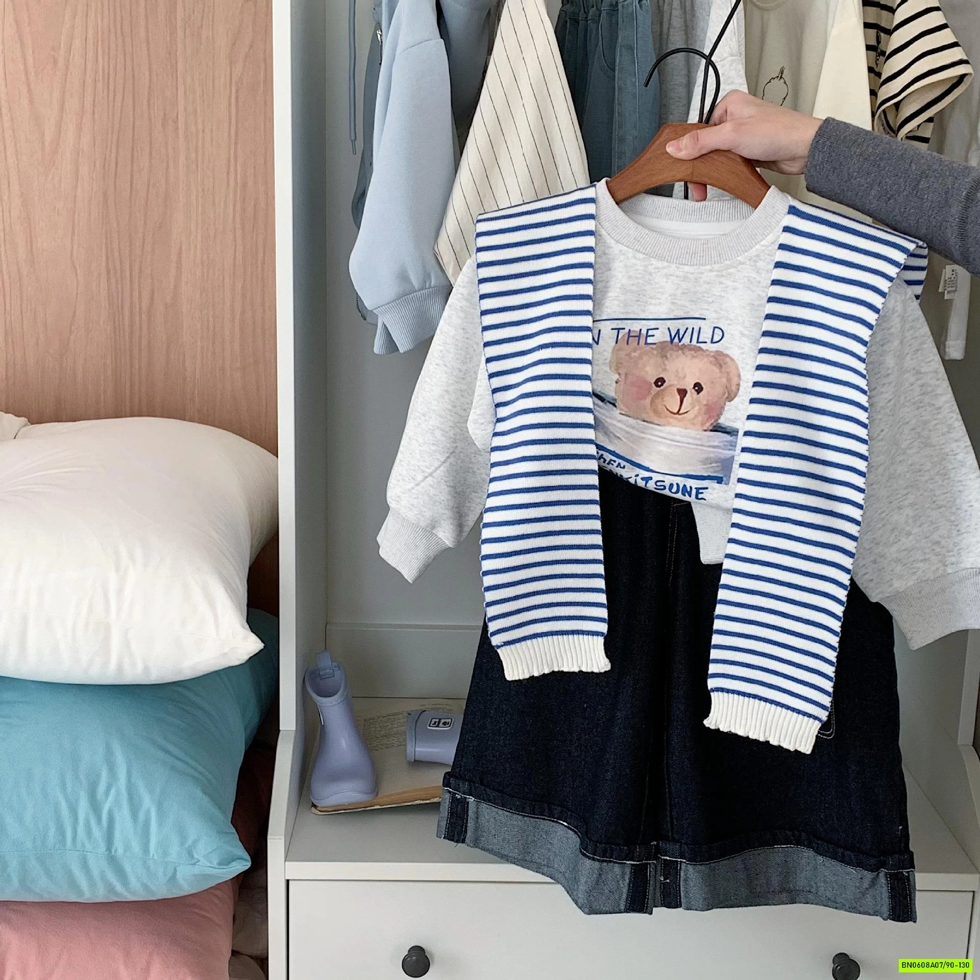 ÁO NỈ GẤU KÈM KHĂN CHOÀNG