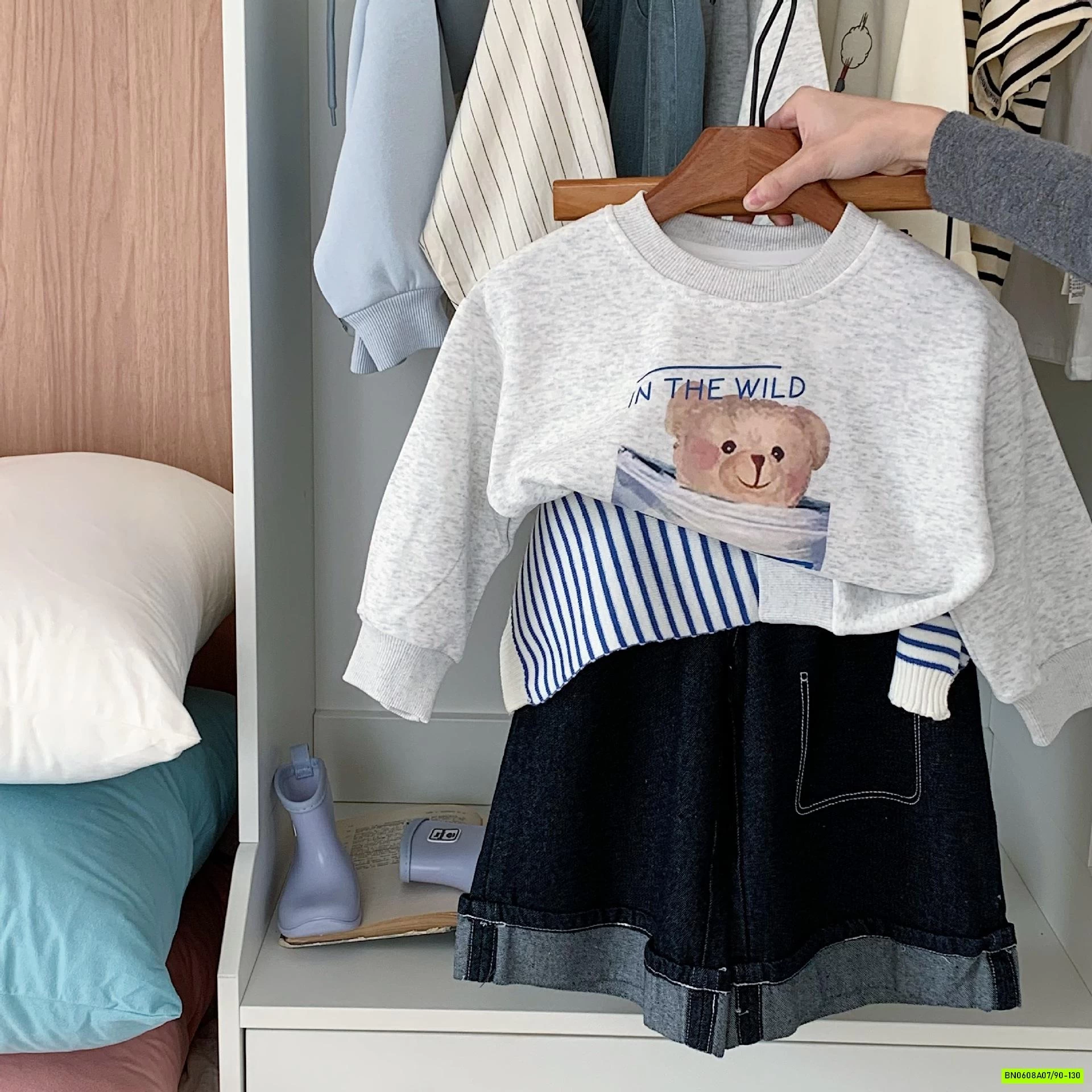 ÁO NỈ GẤU KÈM KHĂN CHOÀNG