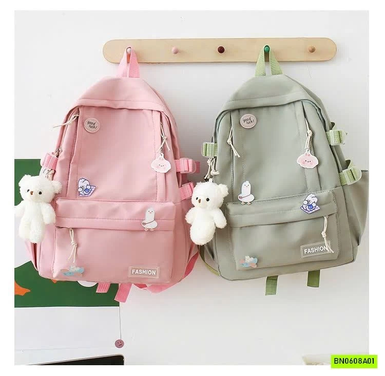 BALO KÈM MÓC GẤU VÀ HUY HIỆU