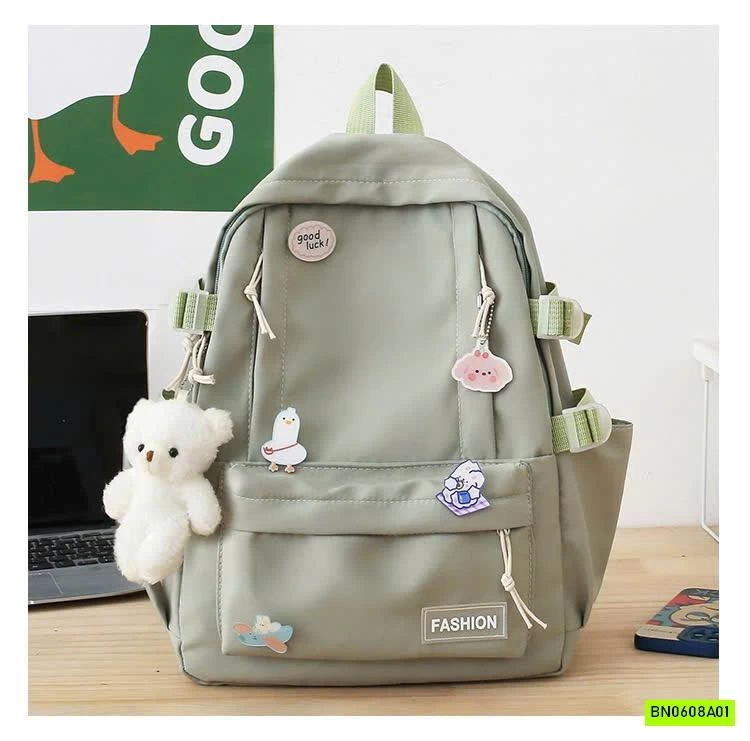 BALO KÈM MÓC GẤU VÀ HUY HIỆU