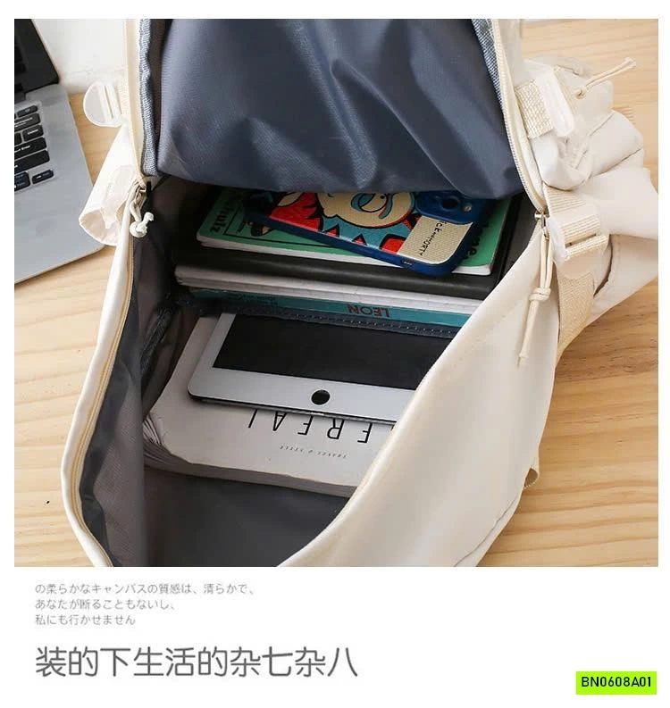 BALO KÈM MÓC GẤU VÀ HUY HIỆU