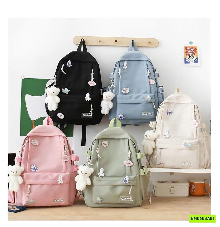 BALO KÈM MÓC GẤU VÀ HUY HIỆU