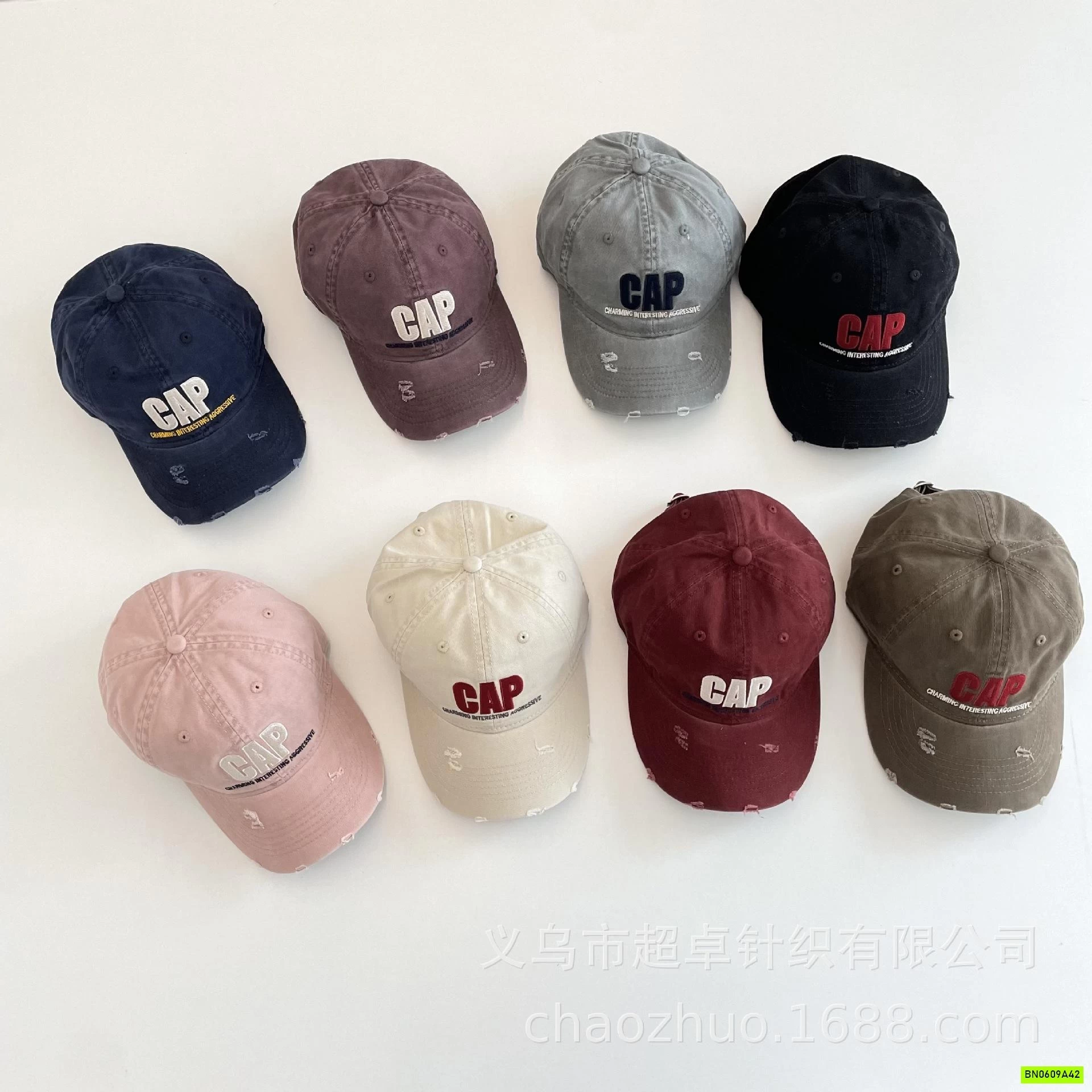 MŨ KẾT VIỀN RÁCH CHỮ CAP