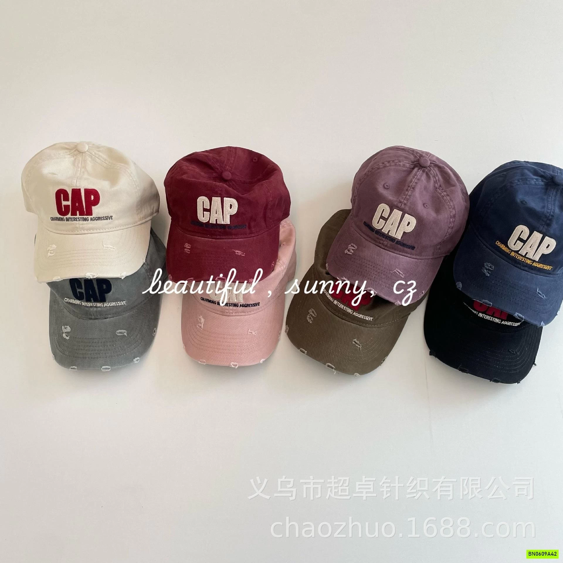 MŨ KẾT VIỀN RÁCH CHỮ CAP