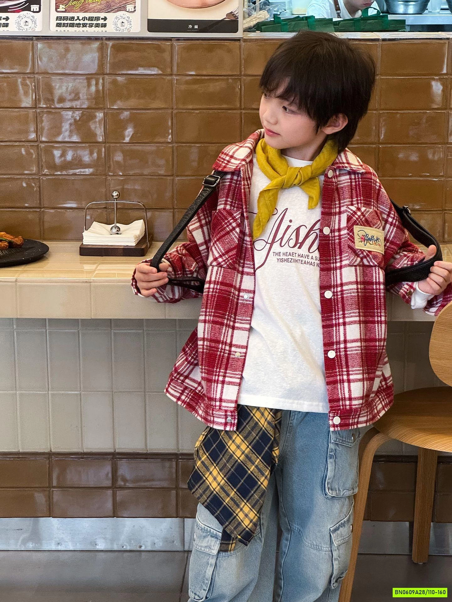 KHOÁC SƠ MI CARO ĐỎ THÊU CHỮ LƯNG