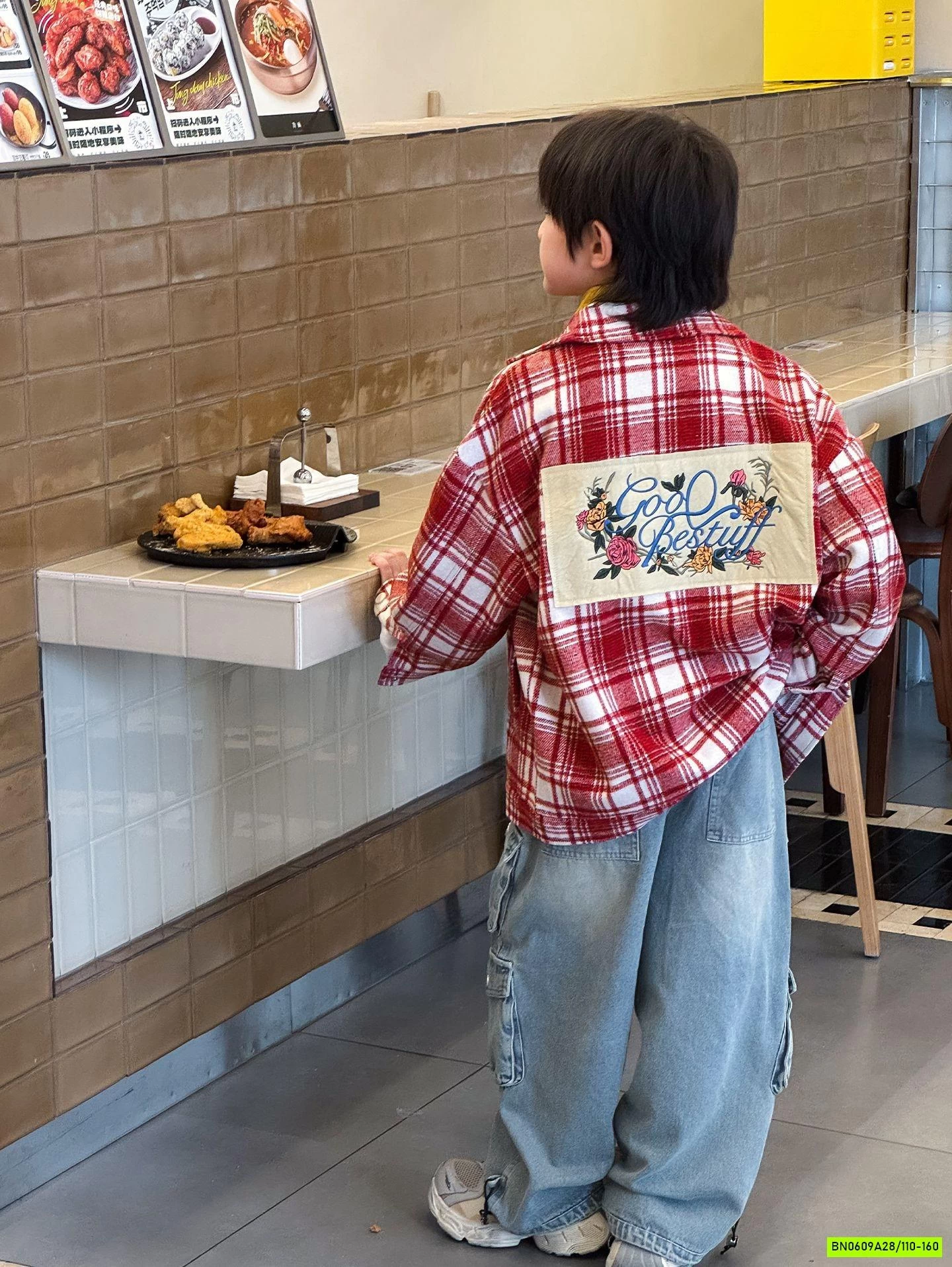 KHOÁC SƠ MI CARO ĐỎ THÊU CHỮ LƯNG