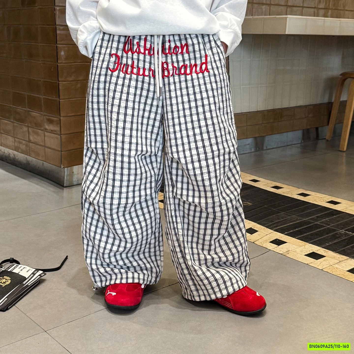 QUẦN JOGGER GIÓ IN CHỮ