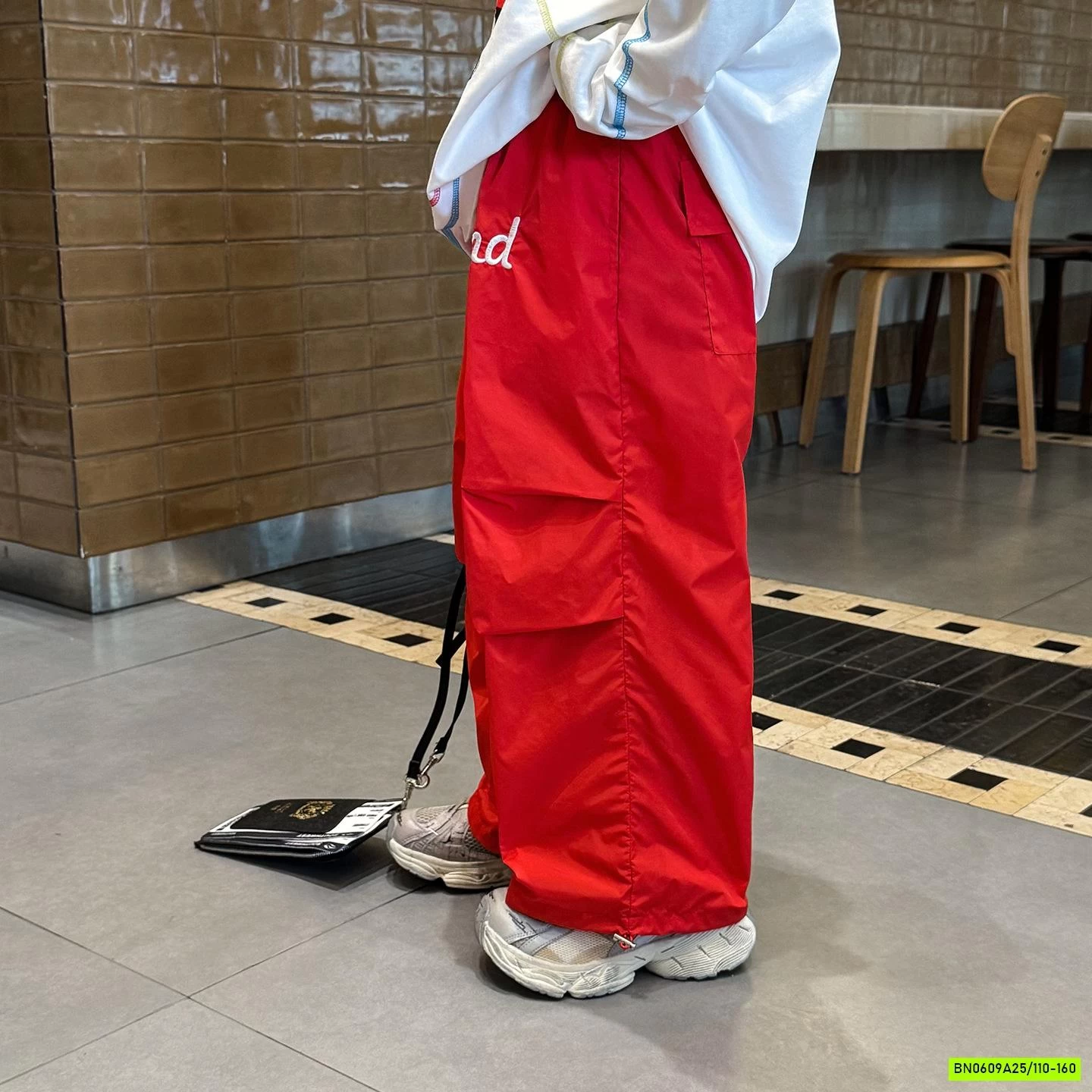 QUẦN JOGGER GIÓ IN CHỮ