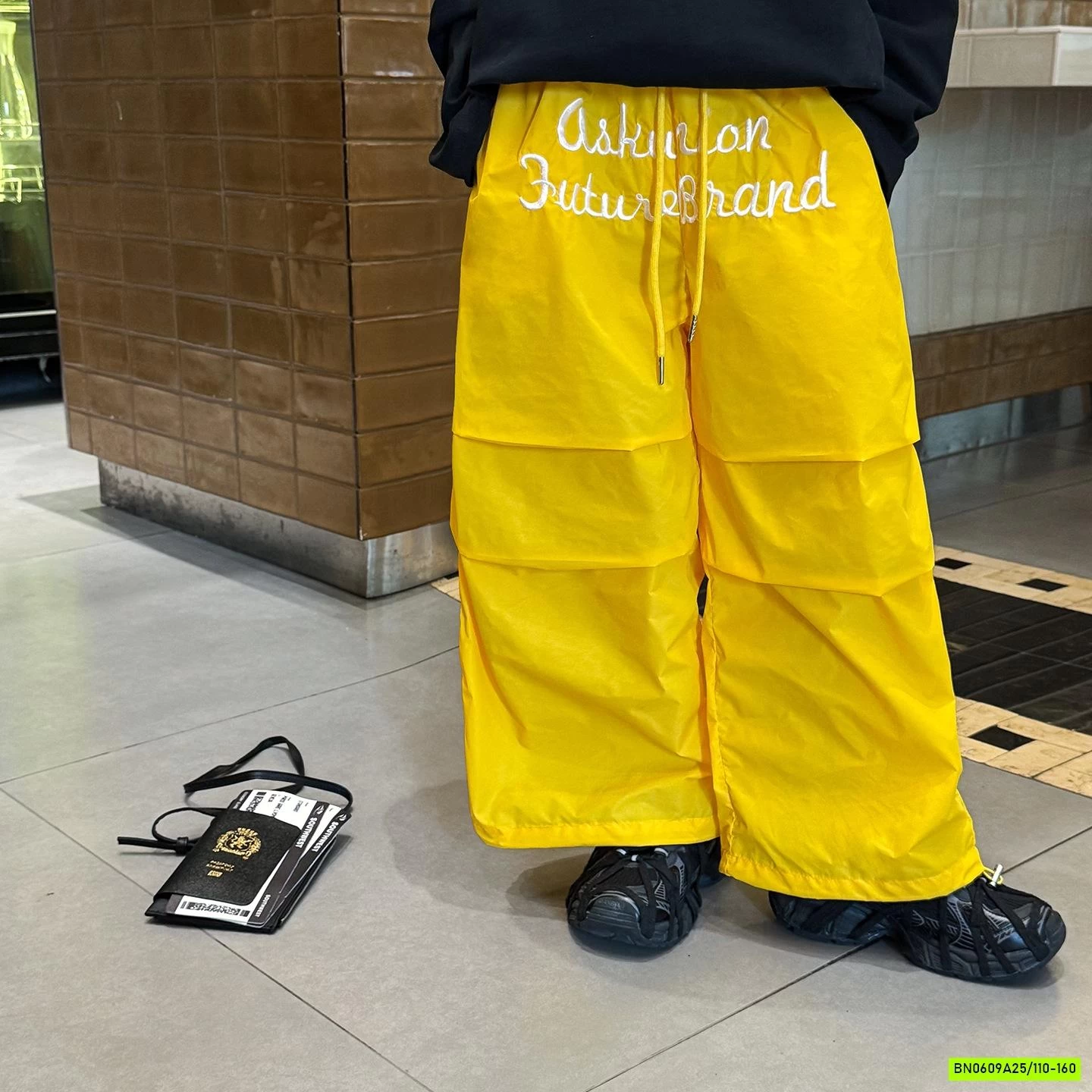 QUẦN JOGGER GIÓ IN CHỮ