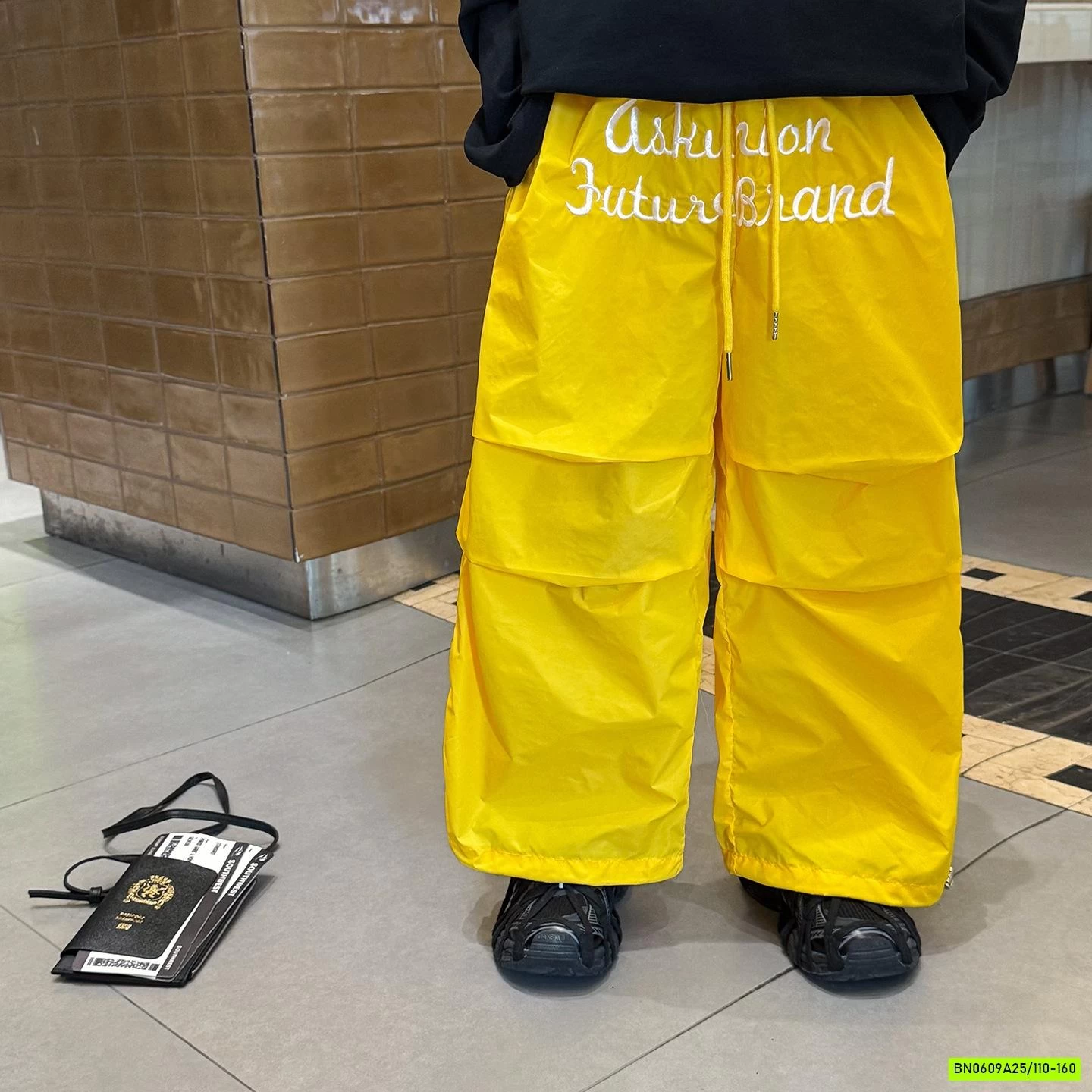 QUẦN JOGGER GIÓ IN CHỮ