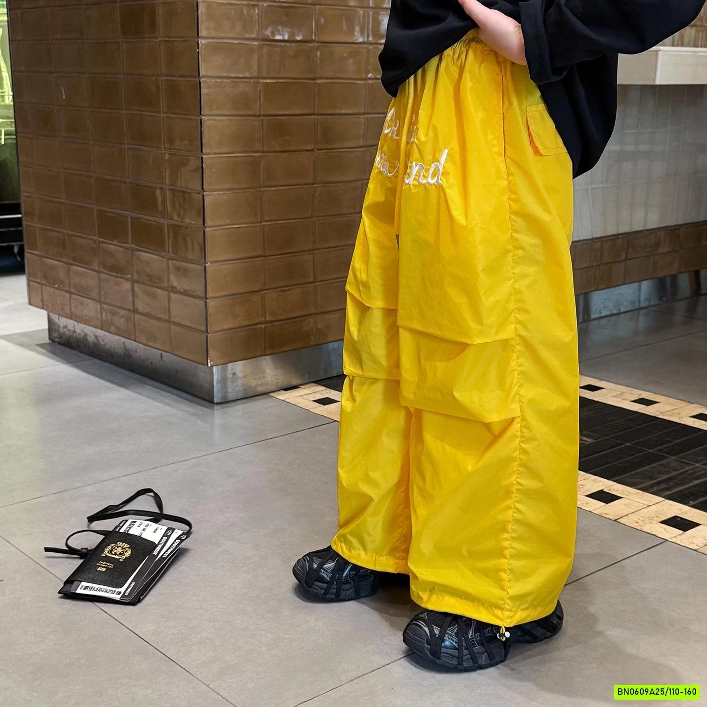 QUẦN JOGGER GIÓ IN CHỮ