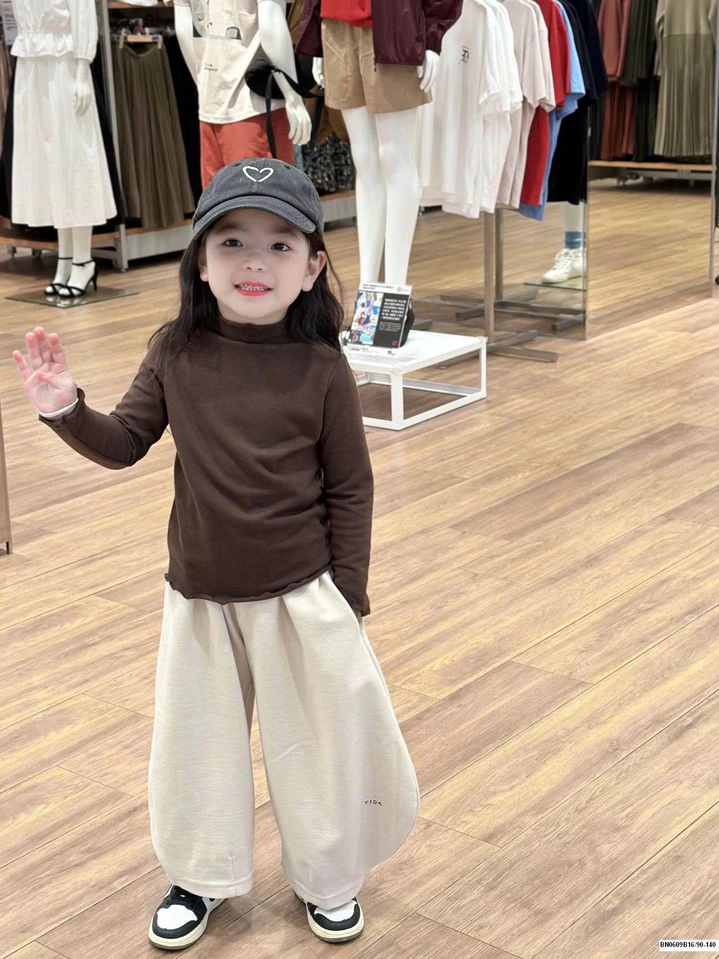 SÉT ÁO KHOÁC DA THÊU KITTY 3CT