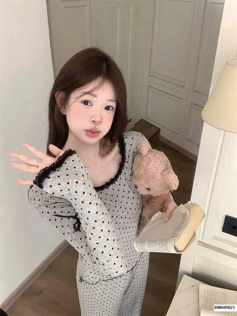 BỘ NGỦ DÀI TAY CHẤM BI